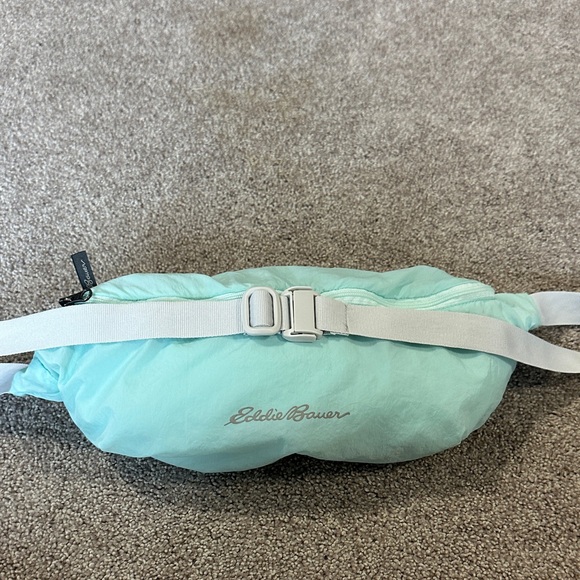 Eddie Bauer Packable windbreaker - Picture 9 of 10